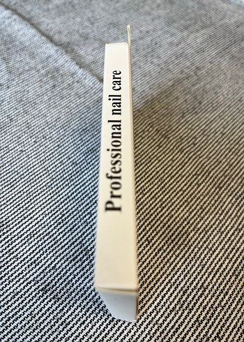 Beyaz ve Siyah Ekose Desenli Tırnak Süsü - Görsel 3