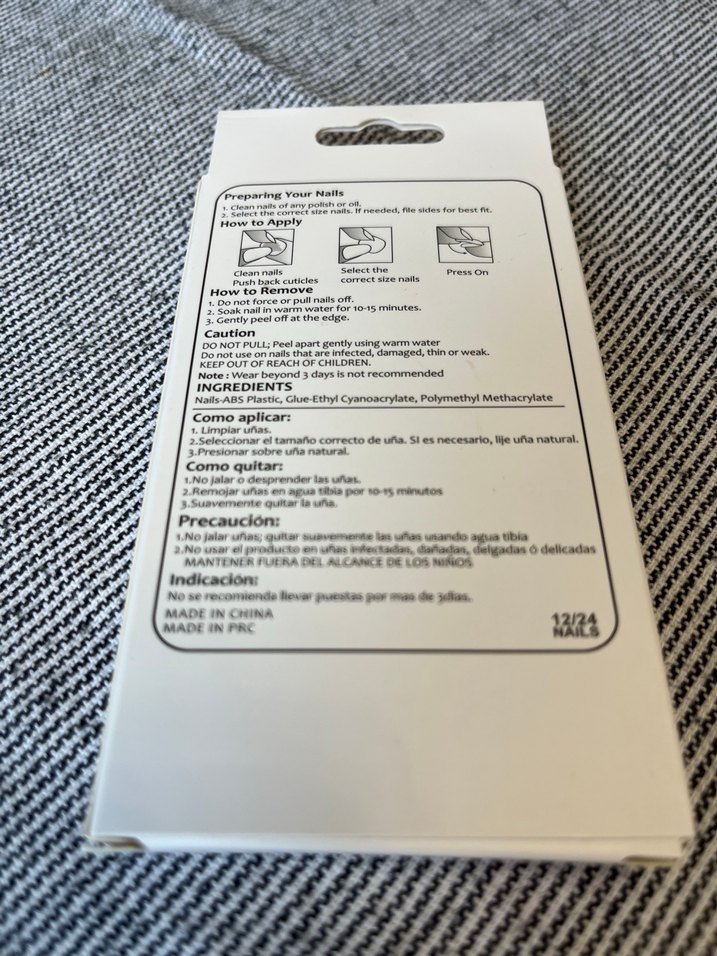 Beyaz ve Siyah Ekose Desenli Tırnak Süsü - Görsel 2