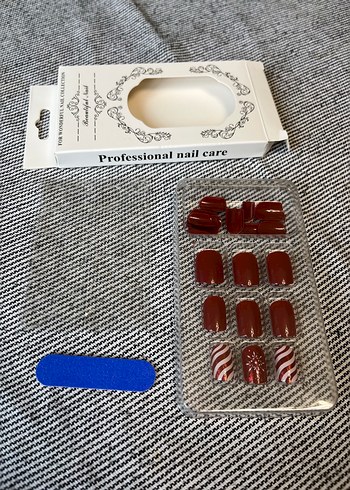 Bordo Renkli Tırnak Süslemeleri - Görsel 4
