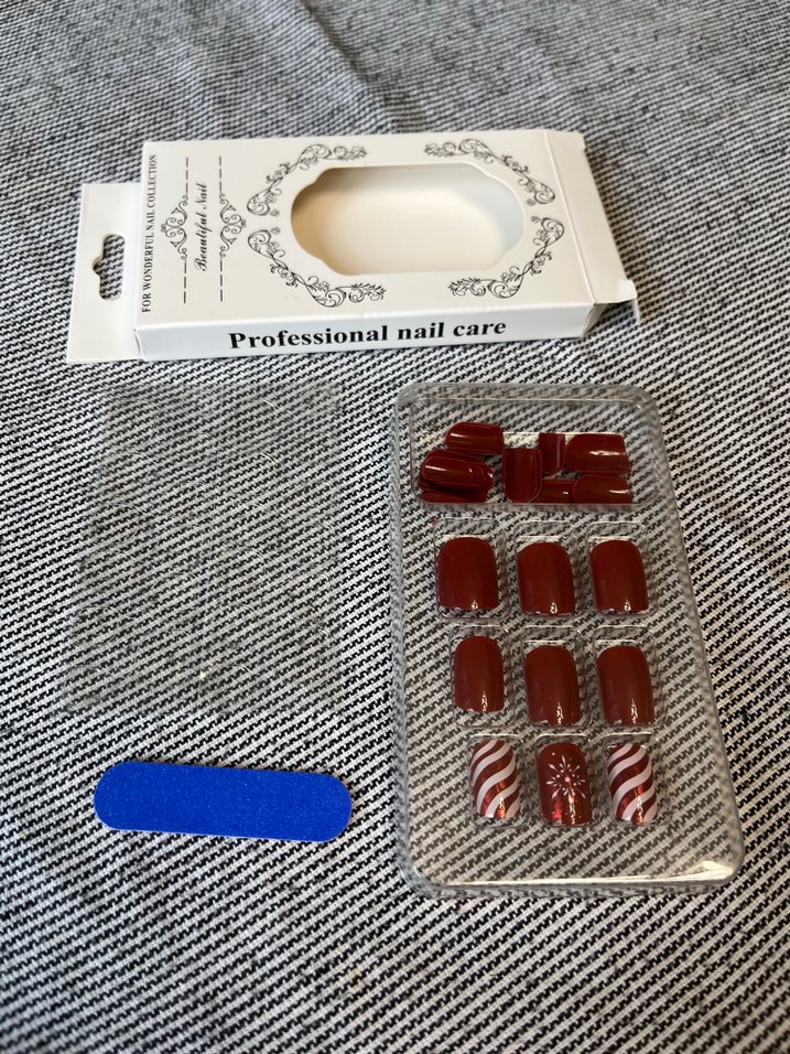 Bordo Renkli Tırnak Süslemeleri - Görsel 4