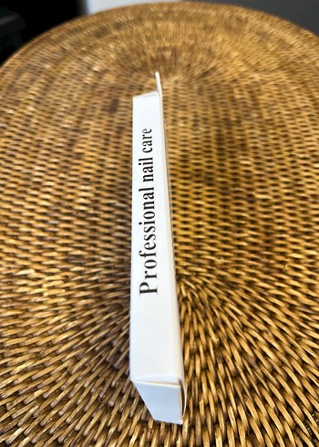 Bej Renkli Kalp Desenli Tırnak Süsleri - Görsel 3