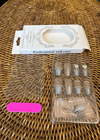 Pastel Pembe Taşlı Tırnak Süsleri - Görsel 4