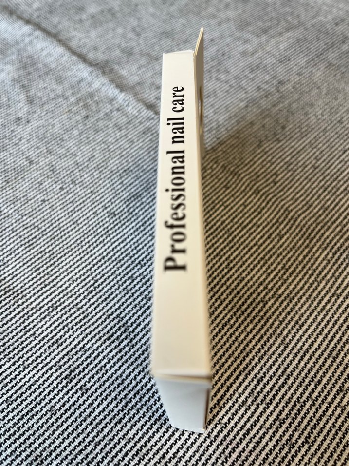 Beyaz Desenli Koyu Renk Tırnak Süsü - Görsel 3