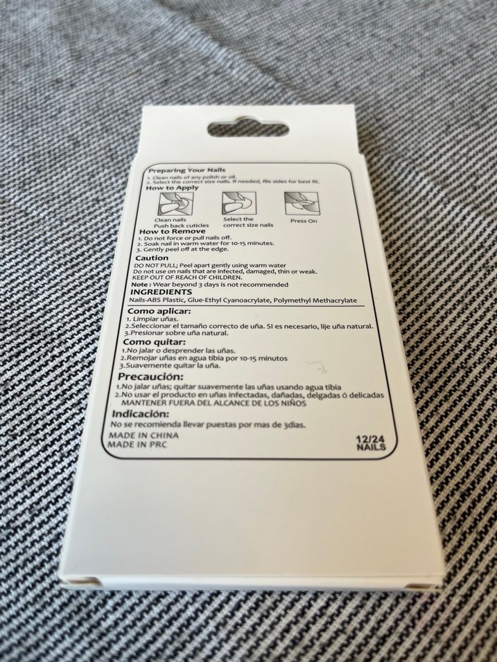 Beyaz Desenli Koyu Renk Tırnak Süsü - Görsel 2