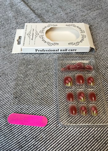 Bordo Çiçek Desenli Tırnak Süslemeleri - Görsel 4