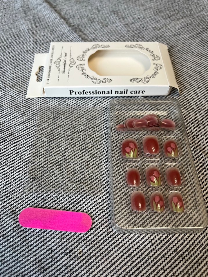 Bordo Çiçek Desenli Tırnak Süslemeleri - Görsel 4