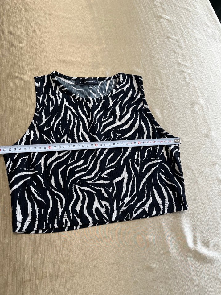 Zebra Desenli Yüksek Yakalı Crop Top - Görsel 3