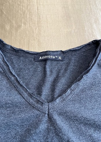 Gri V Yaka Kısa Kollu bayan Tişörtü - Görsel 4