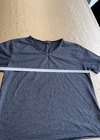 Gri V Yaka Kısa Kollu bayan Tişörtü - Görsel 3