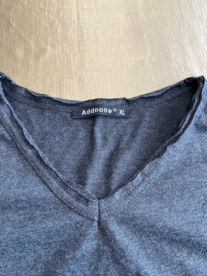 Gri V Yaka Kısa Kollu bayan Tişörtü - Görsel 4