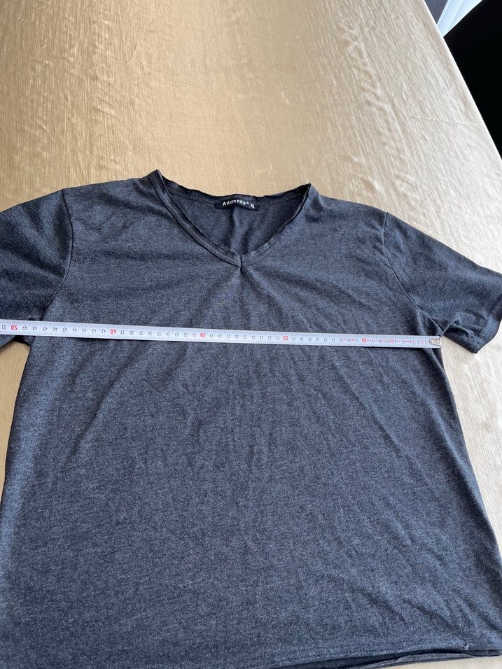 Gri V Yaka Kısa Kollu bayan Tişörtü - Görsel 3