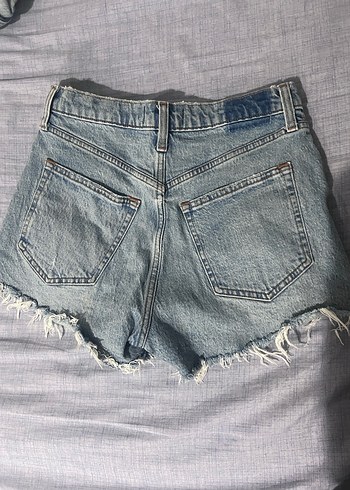 Yırtık Detaylı Mavi Kadın Mini Denim Şort - Görsel 3