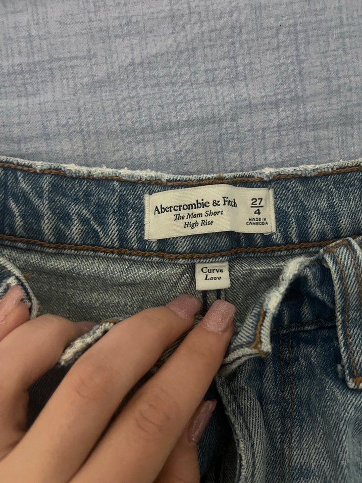 Yırtık Detaylı Mavi Kadın Mini Denim Şort - Görsel 2