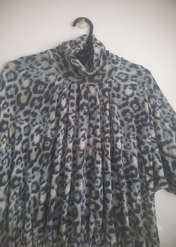 Gri Pileli Boğazlı Kadın Bluz - Görsel 2