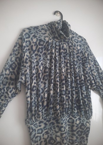 Gri Pileli Boğazlı Kadın Bluz - Görsel 3