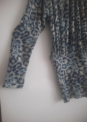 Gri Pileli Boğazlı Kadın Bluz - Görsel 4