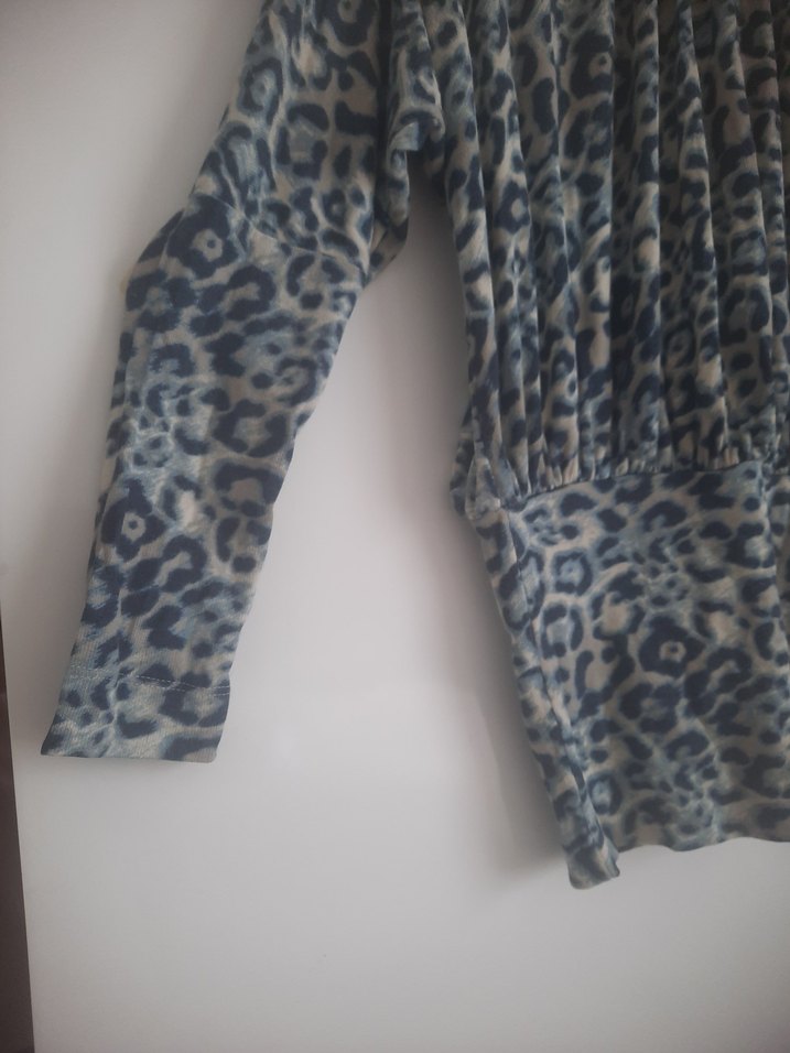 Gri Pileli Boğazlı Kadın Bluz - Görsel 4