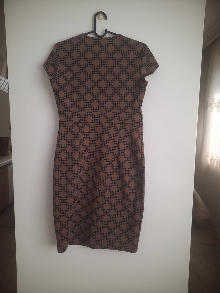 V Yaka Kemerli Midi Kadın Elbise - Görsel 4