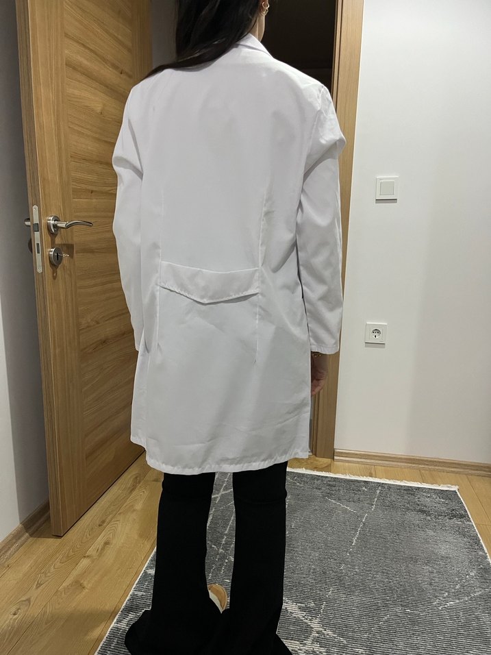 Beyaz doktor önlüğü - Görsel 4