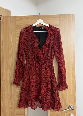 Kırmızı Dantel Detaylı Midi Yılan Derisi Elbise - Görsel 3