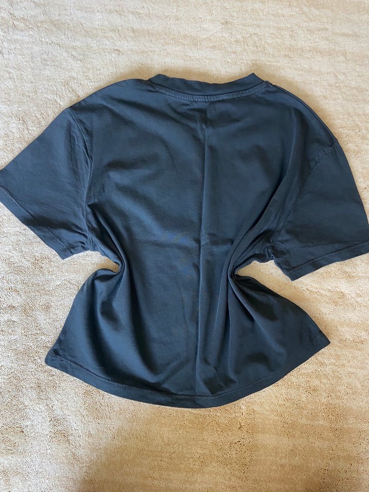 Siyah Baskılı Mini Crop Tişört - Görsel 3