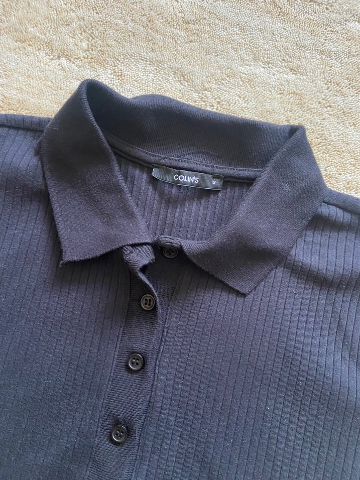 Siyah Kısa Kollu Düğmeli Kadın Polo Crop - Görsel 2