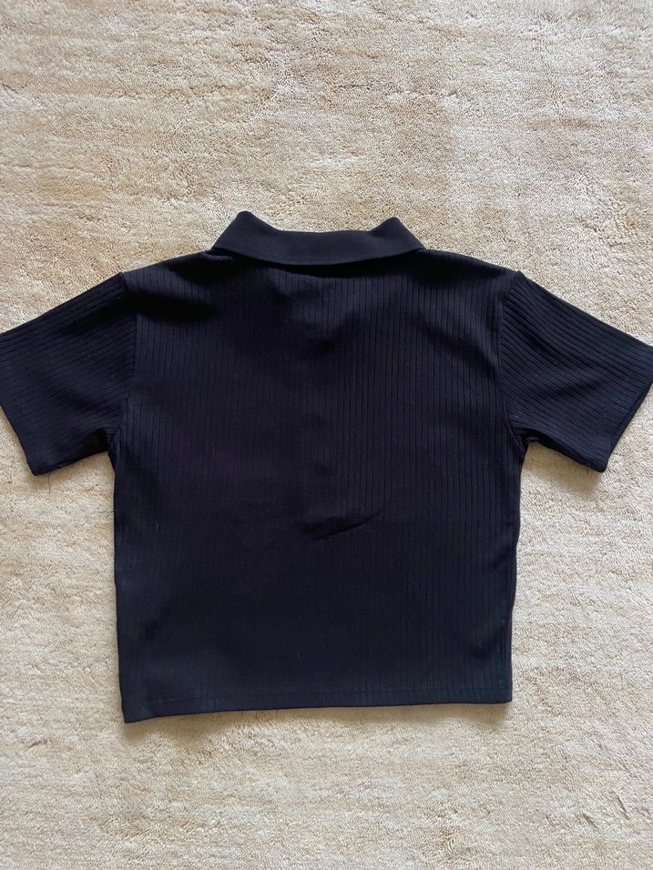 Siyah Kısa Kollu Düğmeli Kadın Polo Crop - Görsel 3