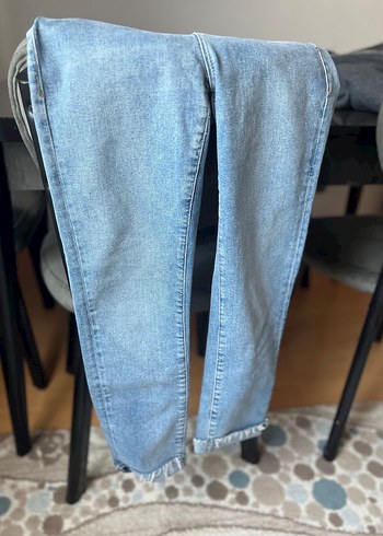 Tokalı, dar kesim midi kot pantolon