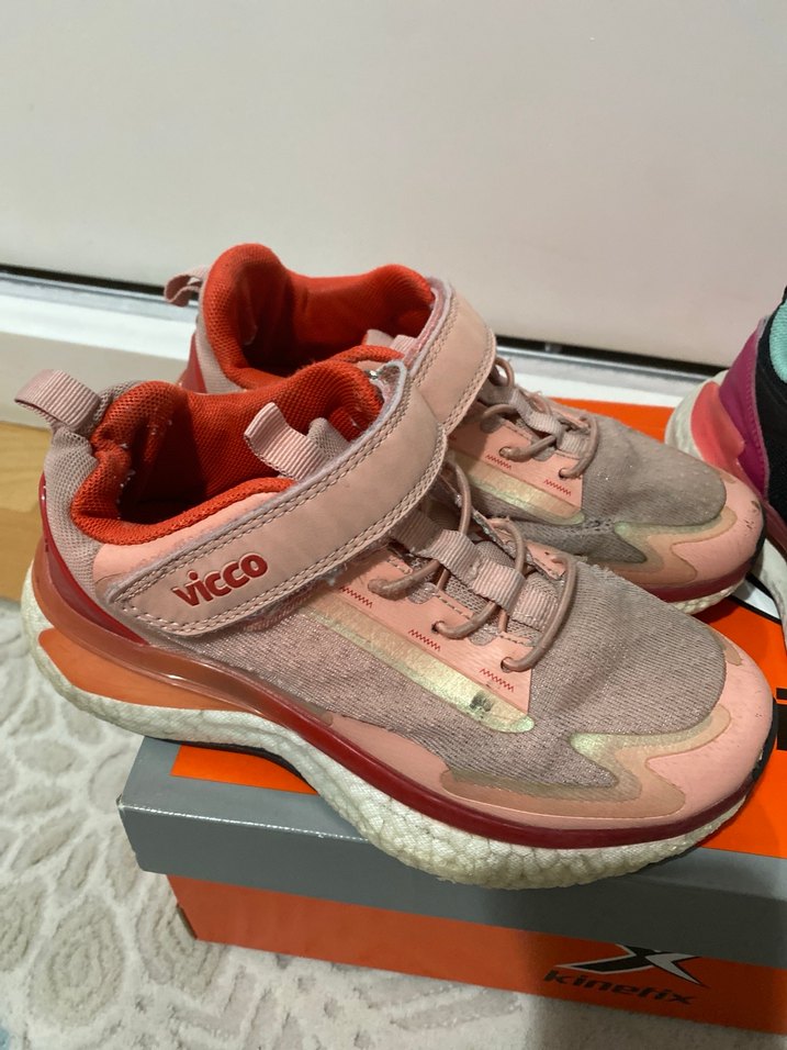 Kız Çocuk Renkli Cırtlı Spor Ayakkabı - Görsel 2