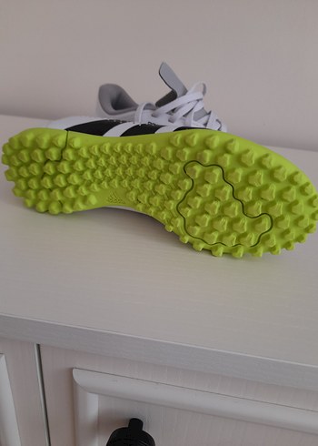 36 Beden beyaz Renk ADIDAS KRAMPON.