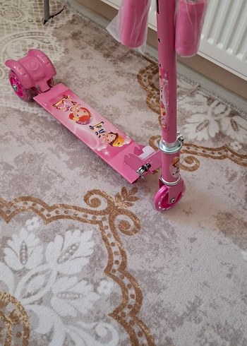 Beden Renkli Pembe Çocuk Scooter'ı