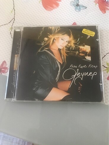 Zeynep kara kaplı kitap müzik CD