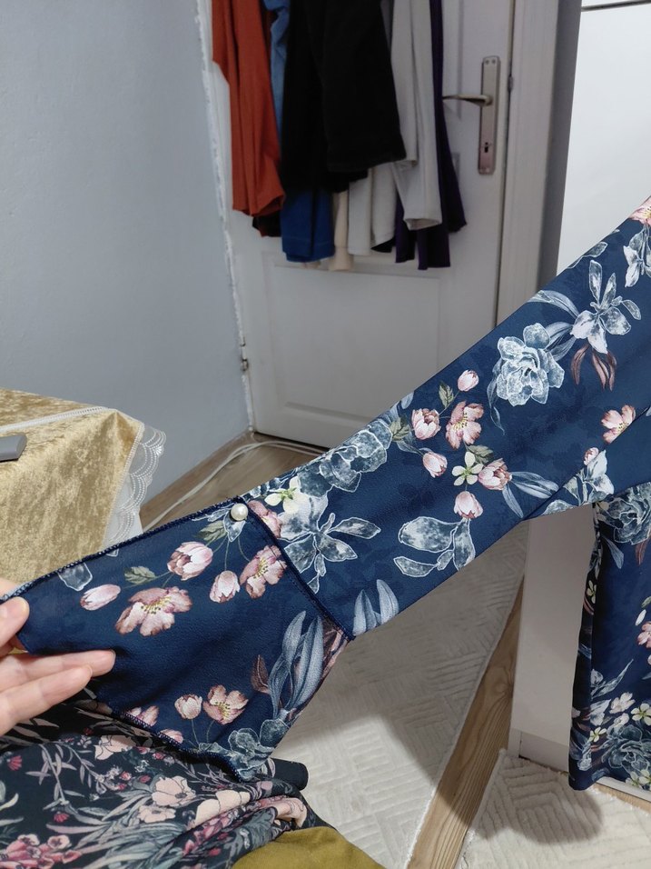 Gri Desenli V Yakalı Kadın Bluz - Görsel 5