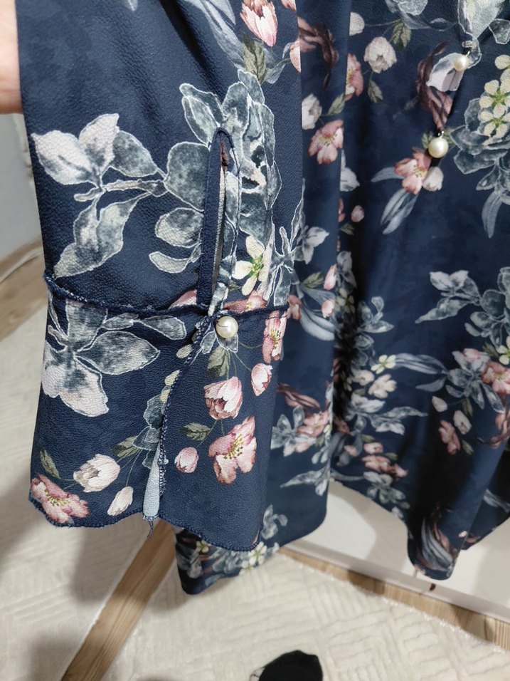 Gri Desenli V Yakalı Kadın Bluz - Görsel 4