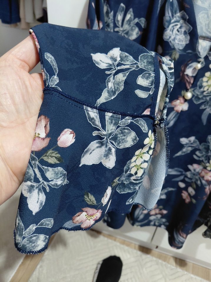 Gri Desenli V Yakalı Kadın Bluz - Görsel 3