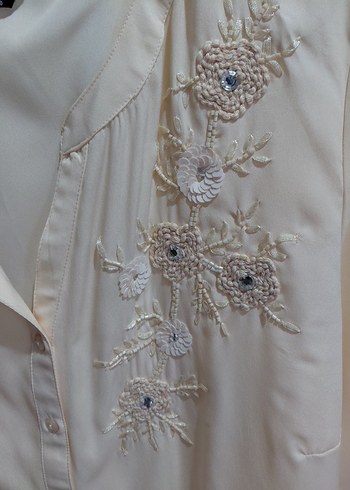 Bej Nakışlı V Yaka Kadın Gömlek - Görsel 3