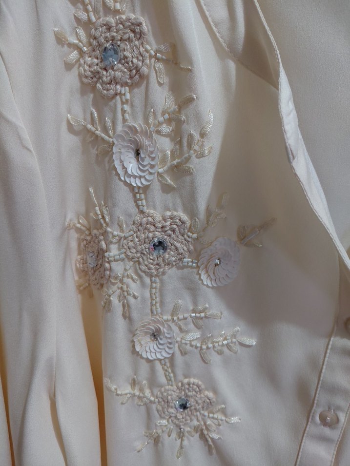 Bej Nakışlı V Yaka Kadın Gömlek - Görsel 2