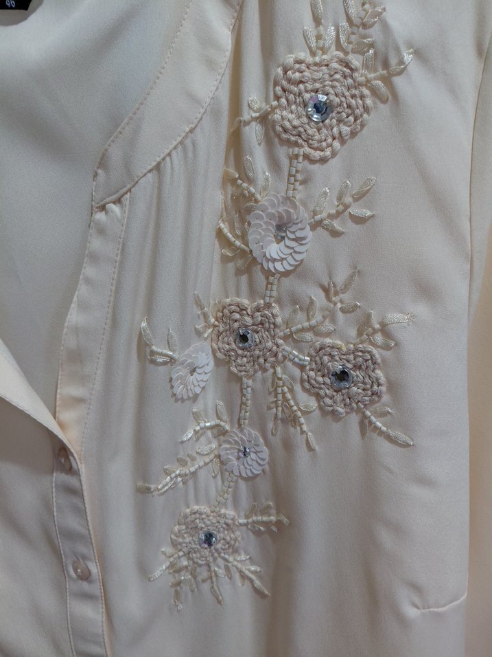 Bej Nakışlı V Yaka Kadın Gömlek - Görsel 3