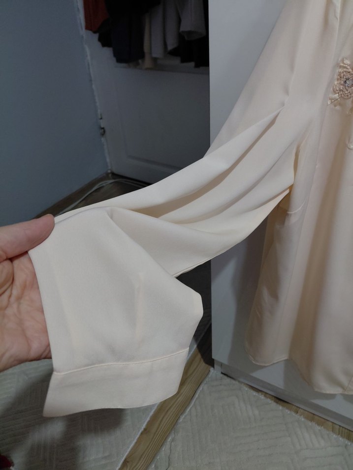 Bej Nakışlı V Yaka Kadın Gömlek - Görsel 5