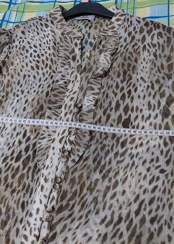 Düğmeli Leopar Desenli V Yaka Kadın Bluz - Görsel 5