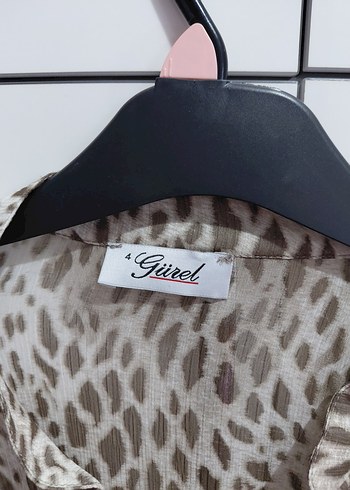 Düğmeli Leopar Desenli V Yaka Kadın Bluz - Görsel 2