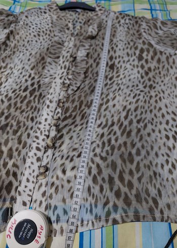 Düğmeli Leopar Desenli V Yaka Kadın Bluz - Görsel 7