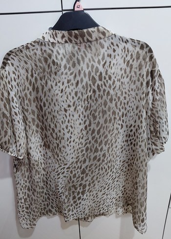 Düğmeli Leopar Desenli V Yaka Kadın Bluz - Görsel 4