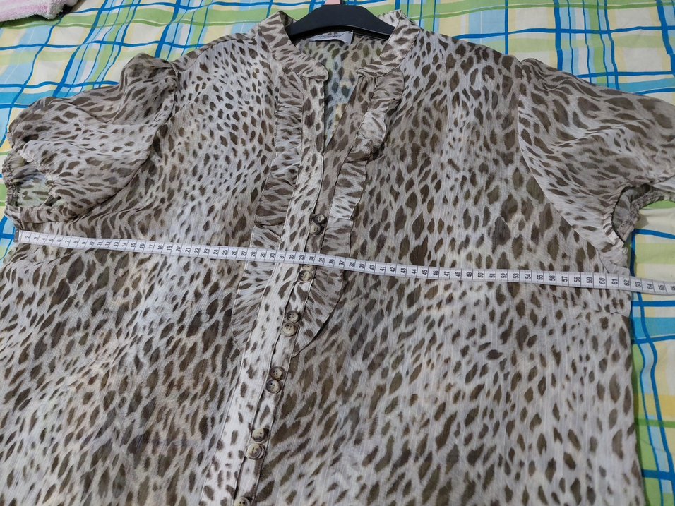 Düğmeli Leopar Desenli V Yaka Kadın Bluz - Görsel 5