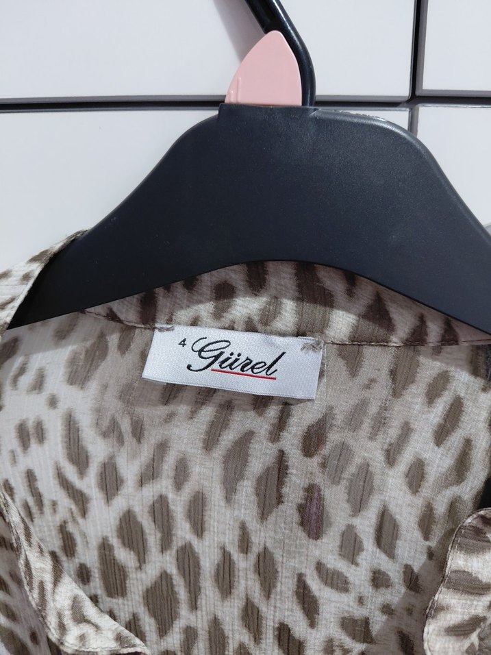 Düğmeli Leopar Desenli V Yaka Kadın Bluz - Görsel 2