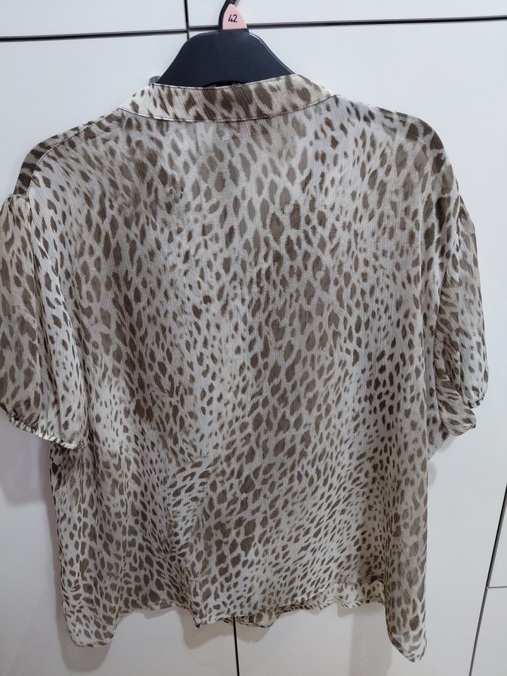 Düğmeli Leopar Desenli V Yaka Kadın Bluz - Görsel 4