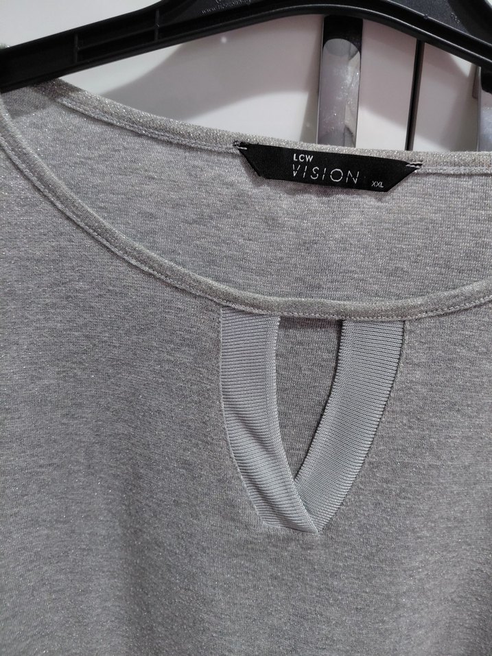 Gri V Yaka Mini Kadın Tişört - Görsel 4