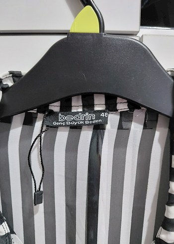 Uzun Kollu Siyah Beyaz Çizgili Fırfırlı Gömlek - Görsel 3