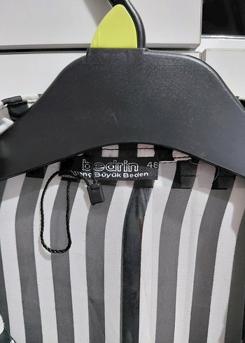 Uzun Kollu Siyah Beyaz Çizgili Fırfırlı Gömlek - Görsel 2