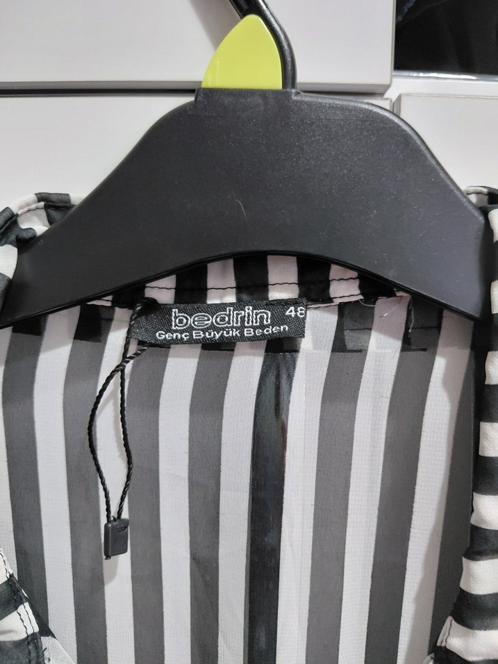 Uzun Kollu Siyah Beyaz Çizgili Fırfırlı Gömlek - Görsel 3